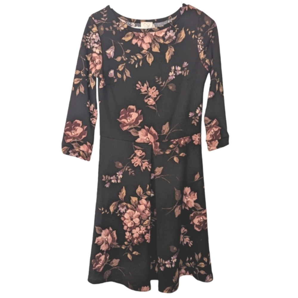 🌞 3/$15 Les Amis Floral Fit and Flare Dress Medium